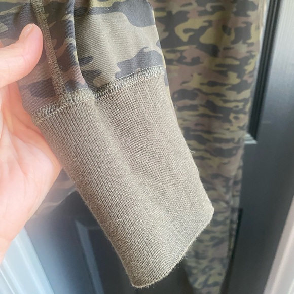 Alphalete camo army green joggers pants women’s size small - Picture 7 of 8